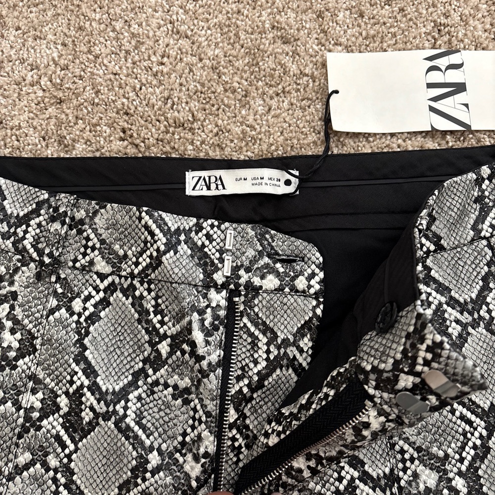 NWT Zara snakeskin pants size Medium - Picture 2 of 2